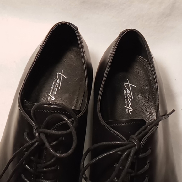 NWOT Toecap Combatant Gentlemen brand shoe.